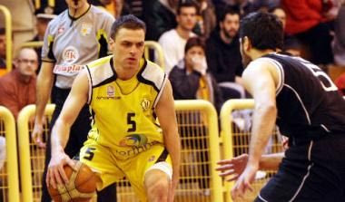 Το παλεύει ο Καρύδας
