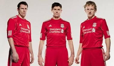 Παρουσίασε τη νέα της εμφάνιση η Λίβερπουλ (vid)