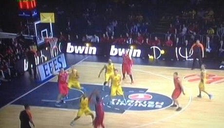 “Σκοτείνιασε” το “Φόρουμ” (PHOTOS + VIDEO)