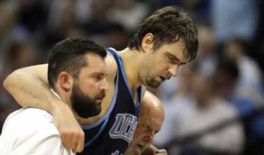 Οσκαρ ατυχίας για τον Okur, χάνει τα playoff (vid)