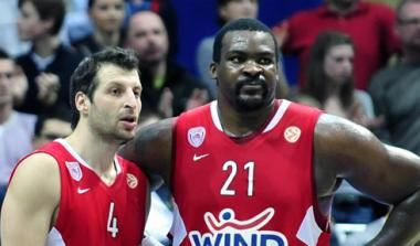 Χαμόγελα και high five στα αποδυτήρια του Ολυμπιακού (vid)