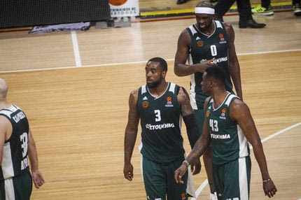 Το μπλουζάκι κατά της Euroleague που έκλεψε την παράσταση στο ΟΑΚΑ