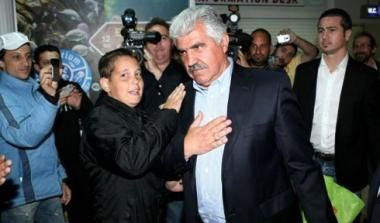 Αποθεωτική υποδοχή του Παράσχου στο “Νίκος Καζαντζάκης”