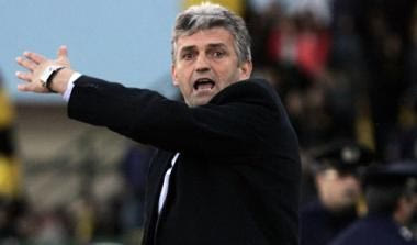 Τσιώλης: “Γιατί να μην θέλει ένας Ελληνας προπονητής να είναι στη Superleague;”