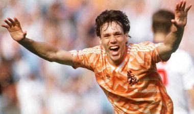 Παραιτήθηκε ο Φαν Μπάστεν