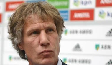 Ο Φέρμπεεκ διάδοχος του Άντβοκαατ