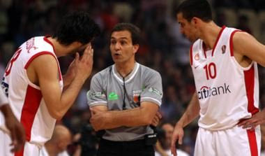 O Xριστοδούλου σφυρίζει στο F4