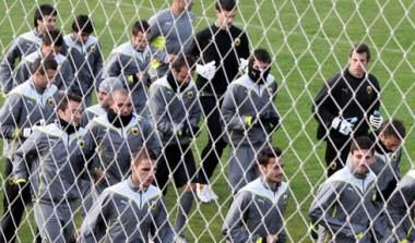 Οπαδοί στην προπόνηση της ΑΕΚ: “Δεν θα ανεχτούμε άλλη κοροϊδία”