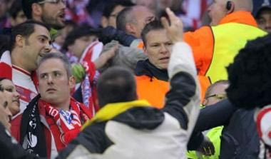 Πολύωρες καθυστερήσεις και ένταση στο αεροδρόμιο του Αμβούργου από φίλους της Ατλέτικο