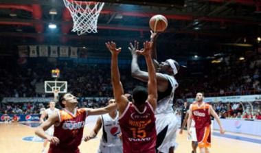 Στα ημιτελικά προκρίθηκαν Καζέρτα και Αρμάνι