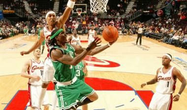 Οι Celtics ισοπέδωσαν στο Cleveland τους Cavs και βλέπουν τελικό (vid)