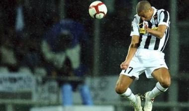 Εξυφαίνεται ανταλλαγή Τρεζεγκέ – Χούντελααρ