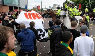 Επεισόδια έξω απο το “Ολντ Τράφορντ”