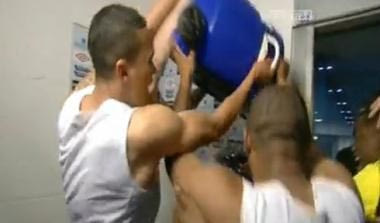 Μπουγέλωσαν τον Ρέντναπ μπροστά στις κάμερες! (vid)