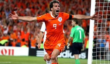 Χωρίς φαν Νίστελροϊ η προεπιλογή της Ολλανδίας (vid)