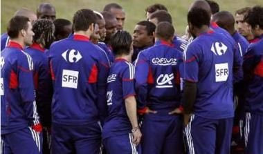 Στο εδώλιο Ανρί, Γκαλάς για την κίνηση κατά Ντομενέκ