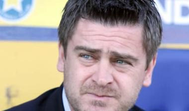 Συνεχίζει με Δερμιτζάκη