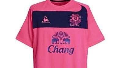 Στα ροζ η Έβερτον απο τη νέα σεζόν