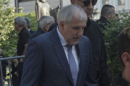 Συντετριμμένος ο Ομπράντοβιτς στη Μητρόπολη