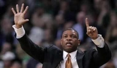Ο Doc Rivers… εισβάλει στο παρκέ και κερδίζει την κατοχή για τους Celtics (vids)