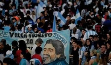 Αποθέωση για τους παίκτες της Αργεντινής και στήριξη σε Ντιέγκο (vid)