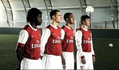 Παρουσίασαν της νέες εμφανίσεις τους Μάντσεστερ Γιουνάιτεντ και Αρσεναλ (vids)