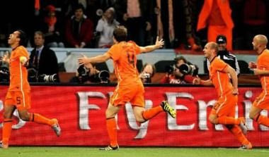 Ολλανδία: Το κουρδιστό… πορτοκαλί σύνολο της επιτυχίας (vids)