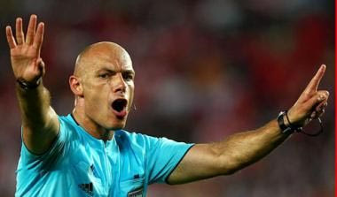 Ο Χάουαρντ Ουέμπ διαιτητής του τελικού (video)