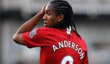 Βγήκε ζωντανός από φλεγόμενο αυτοκίνητο ο Αντερσον