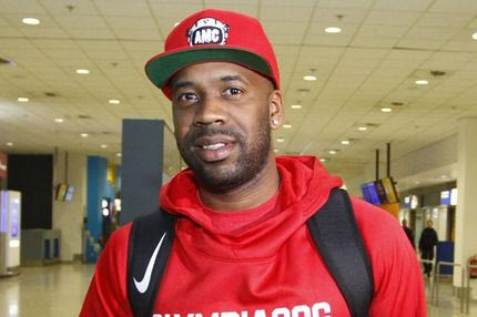 Ο Μπόμπι Μπράουν άλλαξε πριν βγει από το αεροδρόμιο!