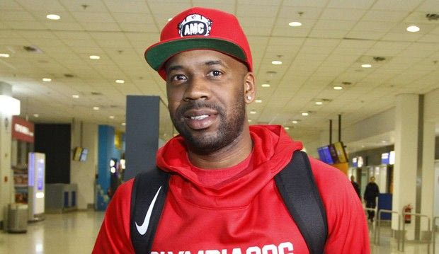 Ο Μπόμπι Μπράουν άλλαξε πριν βγει από το αεροδρόμιο!