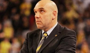 Γκέκος: “Να βοηθήσουν οι επώνυμοι ΑΕΚτζηδες”