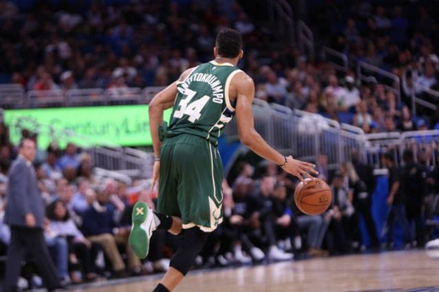 Κρατάει το κεφάλι χαμηλά ο Αντετοκούνμπο