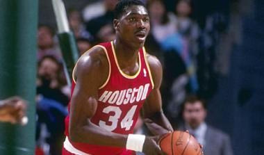 Ιδιαίτερα του Olajuwon στον Howard