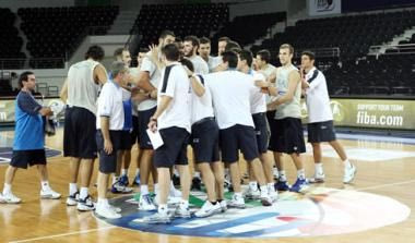Οι σημαίες, το πικάντικο φαγητό και το κλίμα νίκης