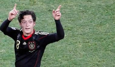 Οι μεταγραφές ολοκληρώνονται και “φουντώνει” το σίριαλ Οζίλ