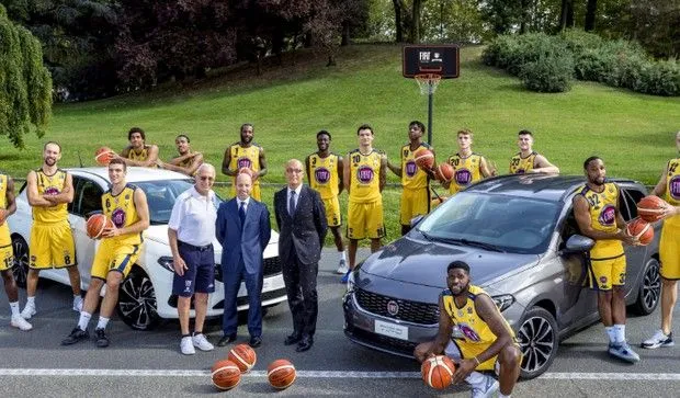 Η Τορίνο πέφτει από μέσα