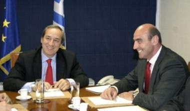 Τρεις πρώην υπουργοί αρνούνται τον έλεγχο τραπεζικών τους λογαριασμών