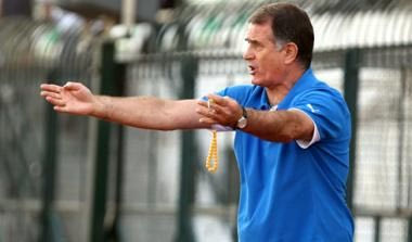 Μπάγεβιτς στους παίκτες: “Πού είναι η ομάδα που είδα στα φιλικά;” Παρέμβαση Λυμπερόπουλου