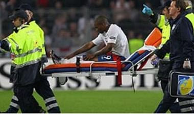 Εξι έως οκτώ εβδομάδες εκτός δράσης ο Ντεφόε