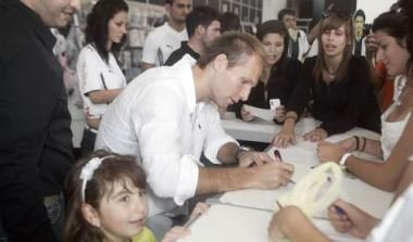 Αποθέωση για Μουσλίμοβιτς στη ΔΕΘ (vids)