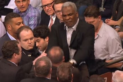 VIDEO: Ο Τσαρλς Όκλεϊ έπαιξε ξύλο μέσα στο “Μάντισον” και συνελήφθη