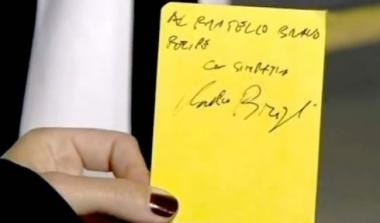 Κίτρινη κάρτα με… αυτόγραφο στον Φελίπε Μέλο