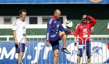 Ο Μπλαν επιστράτευσε… Ζιντάν και Μπαρτέζ