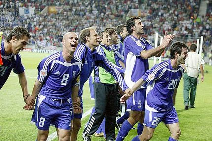 Πως το νοσηρό ποδοσφαιρικό περιβάλλον “ξέρασε” την ομάδα του 2004