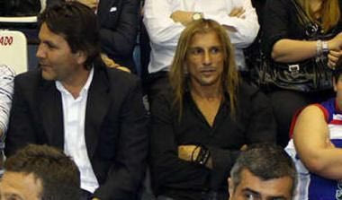 Στο πλευρό του Μαραντόνα ο Κανίγια