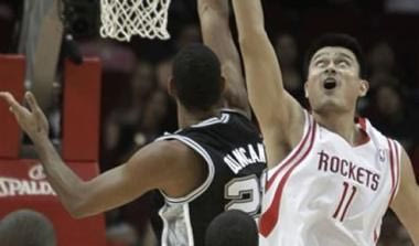Η 30άρα του Nowitzki και η νίκη των Rockets επί των Spurs