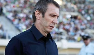 Ο Νιόπλιας ανακάλεσε την απόφασή του να παραιτηθεί. Απόλυτη στήριξη από Πατέρα