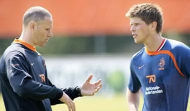 Έφτασε τα 24 γκολ ο Χούντελααρ και ισοφάρισε τον Φαν Μπάστεν (videos)