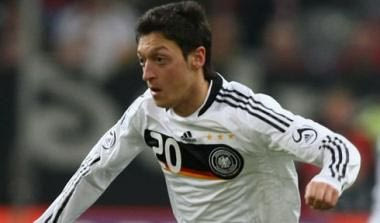 Διαμάχη Άλτιντοπ-Οζίλ με αιτία την επιλογή εθνικής ομάδας